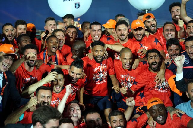 Son Dakika: Kayserispor'u sahasında 1-0 mağlup eden Başakşehir, şampiyon oldu