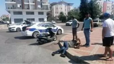 Ticari araca çarpmamak için motosikletini devirdi: 2 yaralı Ticari araca çarpmamak için motosikletini devirdi: 2 yaralı