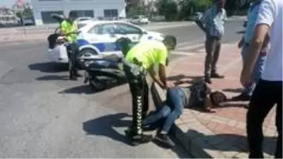 Ticari araca çarpmamak için motosikletini devirdi: 2 yaralı Ticari araca çarpmamak için motosikletini devirdi: 2 yaralı