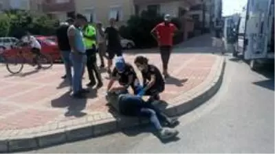 Ticari araca çarpmamak için motosikletini devirdi: 2 yaralı Ticari araca çarpmamak için motosikletini devirdi: 2 yaralı