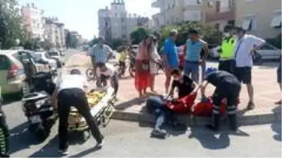 Ticari araca çarpmamak için motosikletini devirdi: 2 yaralı Ticari araca çarpmamak için motosikletini devirdi: 2 yaralı