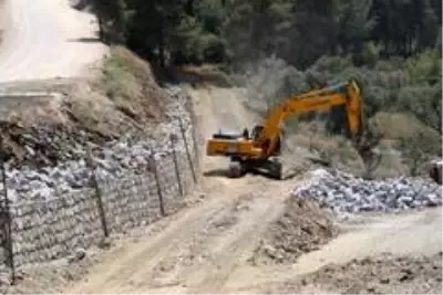 Yunus Emre Kültür Parkı yolu düzenleniyor Yunus Emre Kültür Parkı yolu düzenleniyor