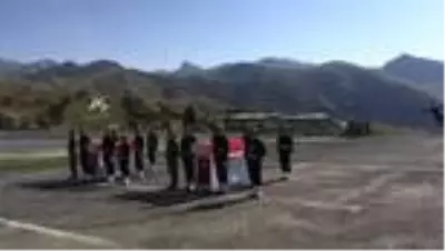 Çukurca'daki terör saldırısında şehit olan askerler için tören düzenlendi (1) Çukurca'daki terör saldırısında şehit olan askerler için tören düzenlendi (1)
