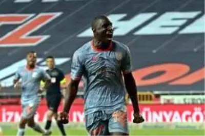Demba Ba lig tarihine geçti Demba Ba lig tarihine geçti