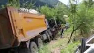 Direksiyon başında fenalaşan sürücü hayatını kaybetti - BOLU Direksiyon başında fenalaşan sürücü hayatını kaybetti - BOLU