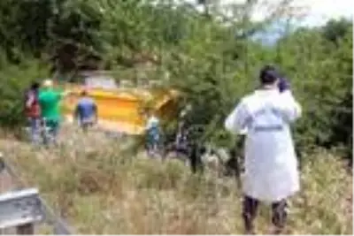 Direksiyonda fenalaşan kamyon şoförü öldü Direksiyonda fenalaşan kamyon şoförü öldü