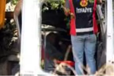 Direksiyonda fenalaşan kamyon şoförü öldü Direksiyonda fenalaşan kamyon şoförü öldü