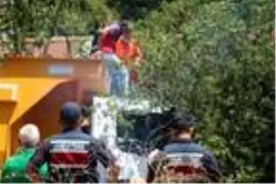 Direksiyonda fenalaşan kamyon şoförü öldü Direksiyonda fenalaşan kamyon şoförü öldü