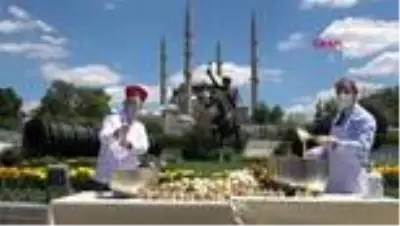 EDİRNE Fatih Sultan Mehmet'in doğduğu şehirden, Ayasofya açılışına 1453 kilo helva EDİRNE Fatih Sultan Mehmet'in doğduğu şehirden, Ayasofya açılışına 1453 kilo helva