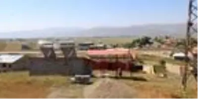 Elektrik faturalarından kurtulmak için evinin bahçesine güneş panelleri kurdu Elektrik faturalarından kurtulmak için evinin bahçesine güneş panelleri kurdu