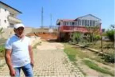 Elektrik faturalarından kurtulmak için evinin bahçesine güneş panelleri kurdu Elektrik faturalarından kurtulmak için evinin bahçesine güneş panelleri kurdu