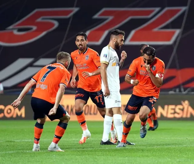 Elia'nın ardından İrfan Can Kahveci de Başakşehir'den ayrılacak Elia'nın ardından İrfan Can Kahveci de Başakşehir'den ayrılacak