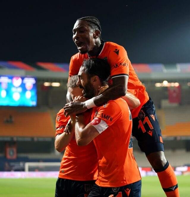 Elia'nın ardından İrfan Can Kahveci de Başakşehir'den ayrılacak Elia'nın ardından İrfan Can Kahveci de Başakşehir'den ayrılacak