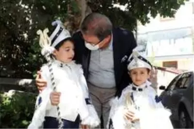 Eyüpsultanlı çocuklar erkekliğe ilk adımlarını attılar Eyüpsultanlı çocuklar erkekliğe ilk adımlarını attılar