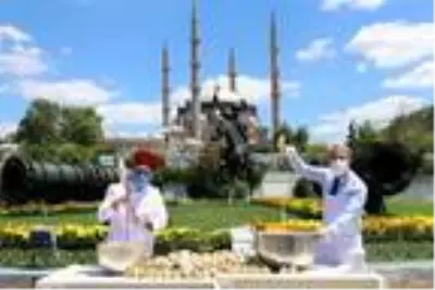 Fatih Sultan Mehmet'in doğduğu şehirden, Ayasofya açılışına 1453 kilo helva Fatih Sultan Mehmet'in doğduğu şehirden, Ayasofya açılışına 1453 kilo helva