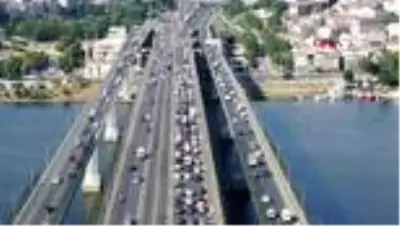 HALİÇ KÖPRÜSÜ'NDE TRAFİK YOĞUNLUĞU HALİÇ KÖPRÜSÜ'NDE TRAFİK YOĞUNLUĞU