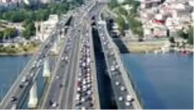 HALİÇ KÖPRÜSÜ'NDE TRAFİK YOĞUNLUĞU HALİÇ KÖPRÜSÜ'NDE TRAFİK YOĞUNLUĞU