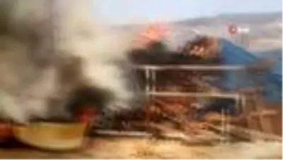 İtfaiye ekipleri, kurbanlık koyunları kucaklayarak kurtardı İtfaiye ekipleri, kurbanlık koyunları kucaklayarak kurtardı