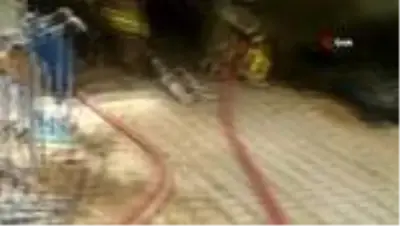 İtfaiye ekipleri, kurbanlık koyunları kucaklayarak kurtardı İtfaiye ekipleri, kurbanlık koyunları kucaklayarak kurtardı