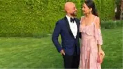 İzzet Özilhan, bir mankenin fotoğraflarını beğenince eşi takipten çıktı İzzet Özilhan, bir mankenin fotoğraflarını beğenince eşi takipten çıktı