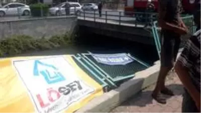 Kaza yapan araçlardan biri sulama kanalına düştü Kaza yapan araçlardan biri sulama kanalına düştü