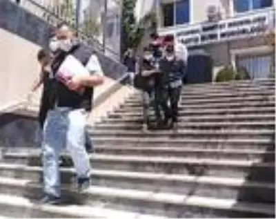 Son dakika... Kimseye aldırmadan hırsızlığa devam eden şüpheliler kamerada Son dakika... Kimseye aldırmadan hırsızlığa devam eden şüpheliler kamerada