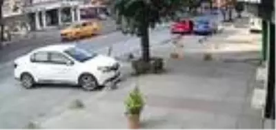 Son dakika... Kimseye aldırmadan hırsızlığa devam eden şüpheliler kamerada Son dakika... Kimseye aldırmadan hırsızlığa devam eden şüpheliler kamerada