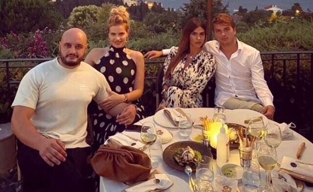 Koronavirüs nedeniyle antrenmana çıkmayan Ljajic, testi negatife dönünce sevgilisi ve arkadaşlarıyla yemeğe çıktı Koronavirüs nedeniyle antrenmana çıkmayan Ljajic, testi negatife dönünce sevgilisi ve arkadaşlarıyla yemeğe çıktı