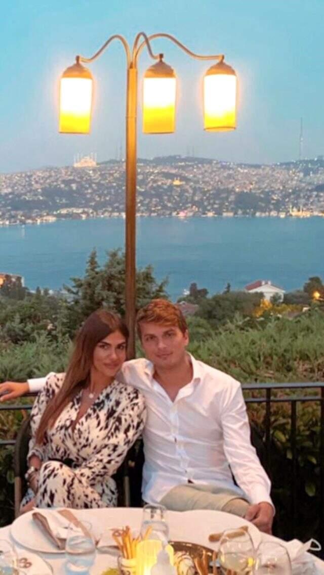 Koronavirüs nedeniyle antrenmana çıkmayan Ljajic, testi negatife dönünce sevgilisi ve arkadaşlarıyla yemeğe çıktı Koronavirüs nedeniyle antrenmana çıkmayan Ljajic, testi negatife dönünce sevgilisi ve arkadaşlarıyla yemeğe çıktı