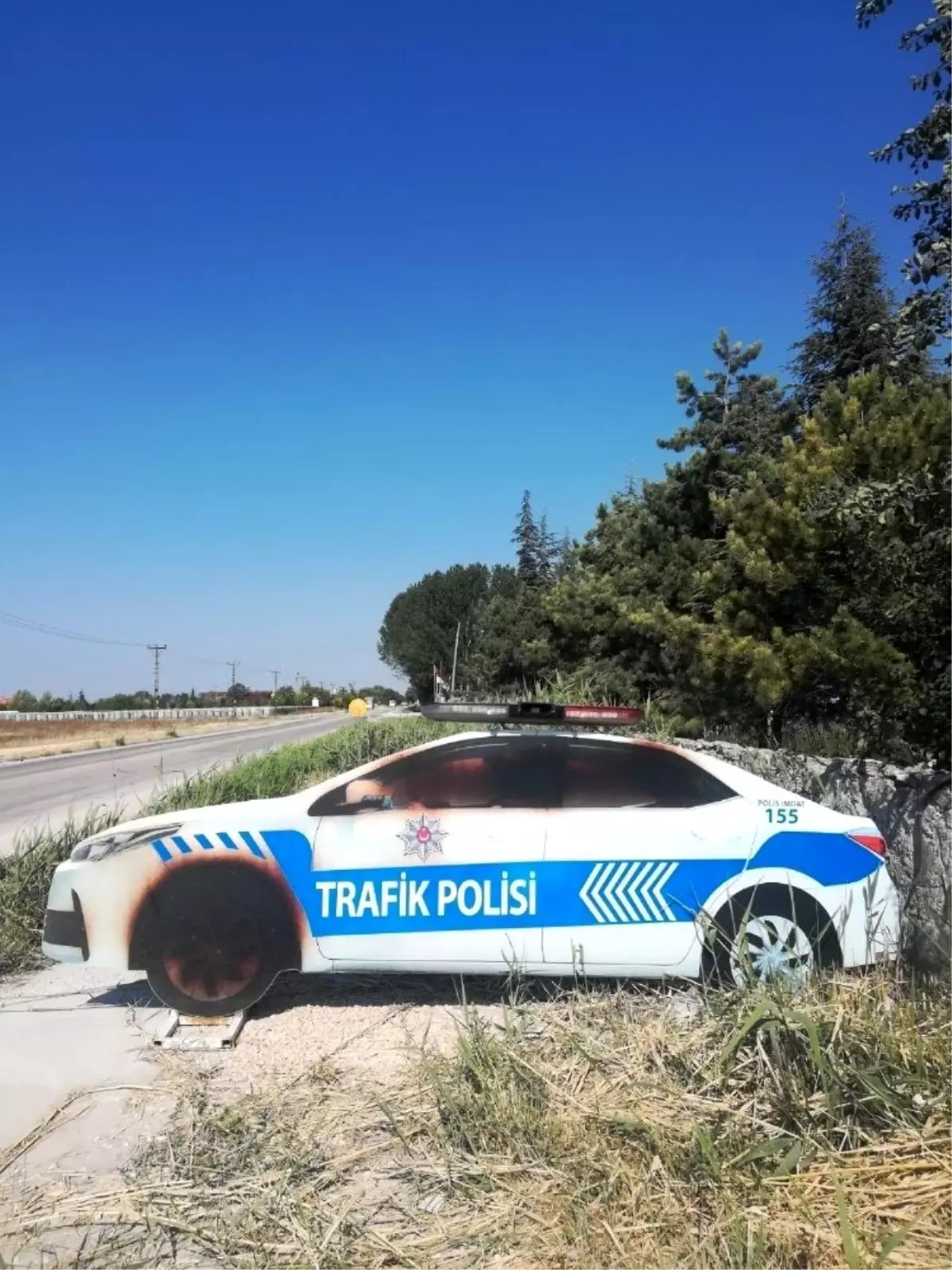 Magandalar maket polis arabasını yaktı Eskişehir