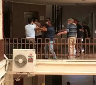 Noterde anlaşamayan taraflar, sokak ortasında tekme tokat kavga etti
