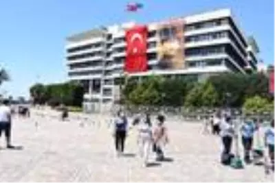 Vali Köşger sözü gençlere verdi; Gençler kentin sorunlarını dile getirdi Vali Köşger sözü gençlere verdi; Gençler kentin sorunlarını dile getirdi