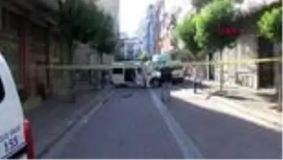 Zeytinburnu'nda sokak ortasında silahlı saldırı! Biri çocuk iki kişi yaralandı Zeytinburnu'nda sokak ortasında silahlı saldırı! Biri çocuk iki kişi yaralandı