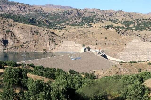 200 gündür kayıp olan Gülistan Doku'yu arama çalışmaları kapsamında baraj boşaltılmaya başlandı 200 gündür kayıp olan Gülistan Doku'yu arama çalışmaları kapsamında baraj boşaltılmaya başlandı