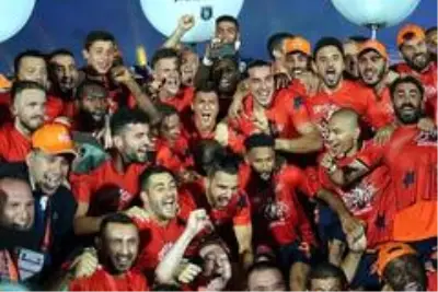Başakşehir'de 13 futbolcu ilk kez şampiyonluk yaşadı Başakşehir'de 13 futbolcu ilk kez şampiyonluk yaşadı