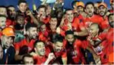 Başakşehir'de 13 futbolcu ilk kez şampiyonluk yaşadı Başakşehir'de 13 futbolcu ilk kez şampiyonluk yaşadı