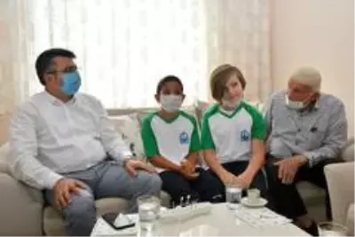 Başkan Yılmaz, Akif amcaya misafir oldu Başkan Yılmaz, Akif amcaya misafir oldu
