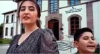 Erzurum Kongresi'nin yıl dönümünde Atatürk'e okunan şiiri marş olarak besteledi Erzurum Kongresi'nin yıl dönümünde Atatürk'e okunan şiiri marş olarak besteledi