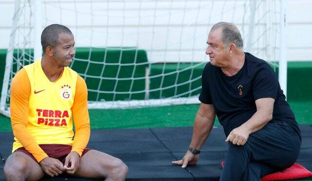 Galatasaray'da sözleşmesi sona eren Mariano, takım arkadaşları ve teknik ekiple vedalaştı