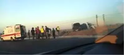 Gurbetçi ailenin otomobili tırla çarpıştı, 2 kişi öldü Gurbetçi ailenin otomobili tırla çarpıştı, 2 kişi öldü