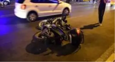 İzmir'de trafik kazası: 1'i polis 2 yaralı İzmir'de trafik kazası: 1'i polis 2 yaralı