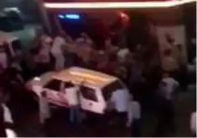 10 yaşındaki çocuğu istismar ettiği öne sürülen şüpheli, linç girişimi sırasında kaçtı 10 yaşındaki çocuğu istismar ettiği öne sürülen şüpheli, linç girişimi sırasında kaçtı