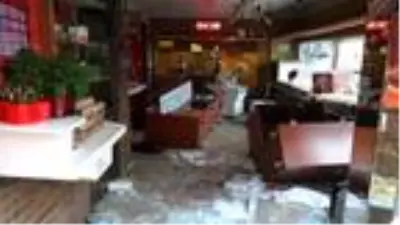 10 yaşındaki çocuğu istismar ettiği öne sürülen şüpheli, linç girişimi sırasında kaçtı 10 yaşındaki çocuğu istismar ettiği öne sürülen şüpheli, linç girişimi sırasında kaçtı