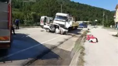 Kastamonu'da tır ile otomobilin çarpışması sonucu 3 kişi hayatını kaybetti Kastamonu'da tır ile otomobilin çarpışması sonucu 3 kişi hayatını kaybetti