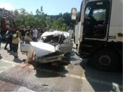 Kastamonu'da tır ile otomobilin çarpışması sonucu 3 kişi hayatını kaybetti Kastamonu'da tır ile otomobilin çarpışması sonucu 3 kişi hayatını kaybetti