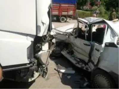 Kastamonu'da tır ile otomobilin çarpışması sonucu 3 kişi hayatını kaybetti Kastamonu'da tır ile otomobilin çarpışması sonucu 3 kişi hayatını kaybetti
