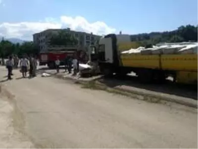 Kastamonu'da tır ile otomobilin çarpışması sonucu 3 kişi hayatını kaybetti Kastamonu'da tır ile otomobilin çarpışması sonucu 3 kişi hayatını kaybetti