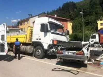 Kastamonu'da tır ile otomobilin çarpışması sonucu 3 kişi hayatını kaybetti Kastamonu'da tır ile otomobilin çarpışması sonucu 3 kişi hayatını kaybetti