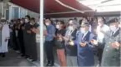Kazada hayatını kaybeden Kıbrıs gazisi ve eşi toprağa verildi Kazada hayatını kaybeden Kıbrıs gazisi ve eşi toprağa verildi