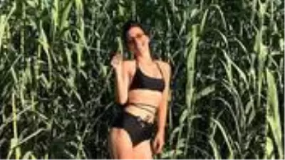 Merve Boluğur, Instagram'da yüzünü gizlediği sevgilisiyle el ele görüntülendi Merve Boluğur, Instagram'da yüzünü gizlediği sevgilisiyle el ele görüntülendi